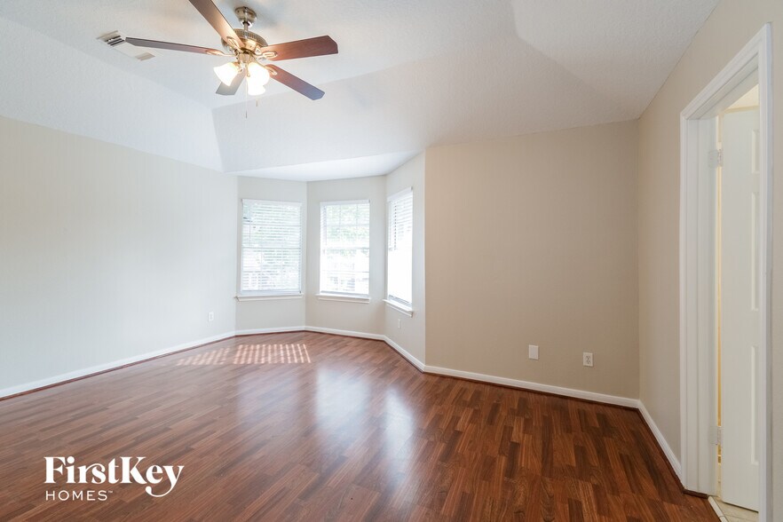 Building Photo - 1816 Oak Lake Cir