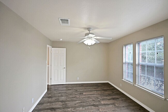 Building Photo - 1610 Elizabeth Ct