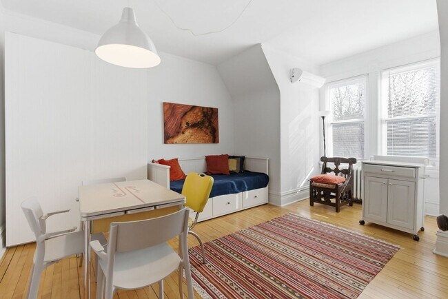 Building Photo - 2001 Orrington Ave