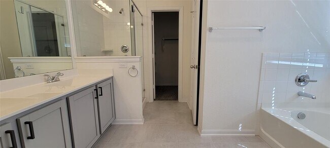 Building Photo - 307 Charter Oak Dr