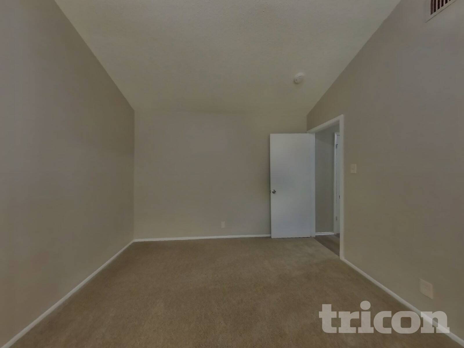 Building Photo - 15022 Old Creek St