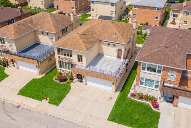 Building Photo - 8440 W Windsor Ave
