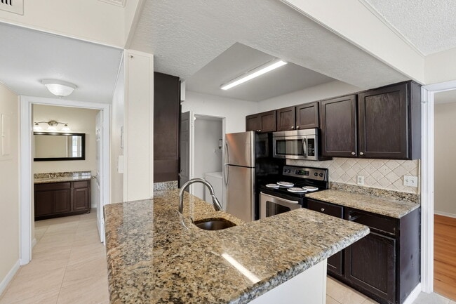 Building Photo - 1039 S Hiawassee Rd