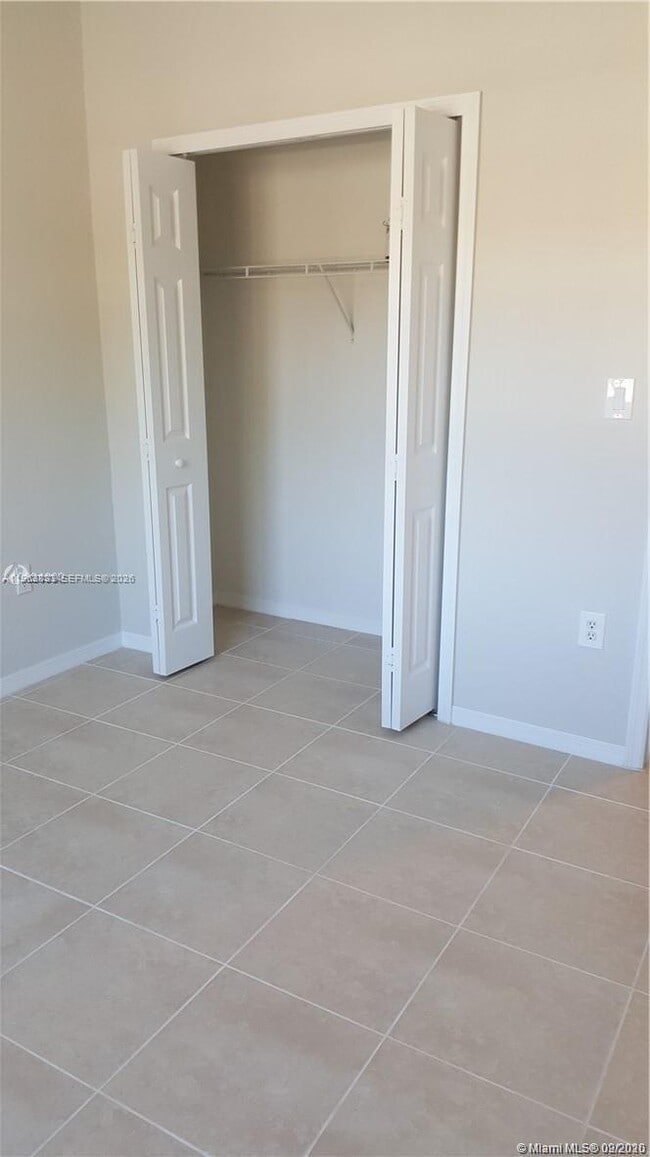 Building Photo - 1260 SE 31st Ct