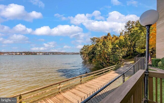 Building Photo - 501 Slaters Ln