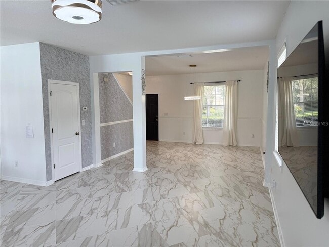 Building Photo - 12236 Fairlawn Dr