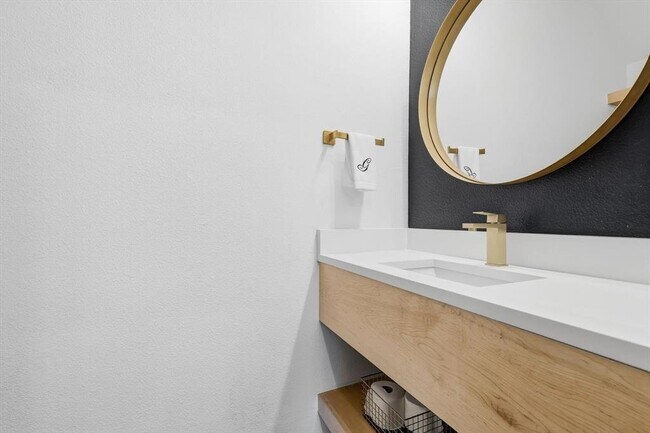 Building Photo - 441 Matchbox St