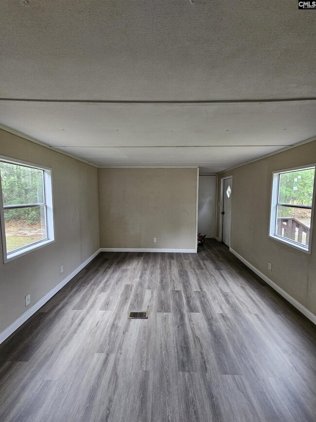 Building Photo - 117 E Woods Ct