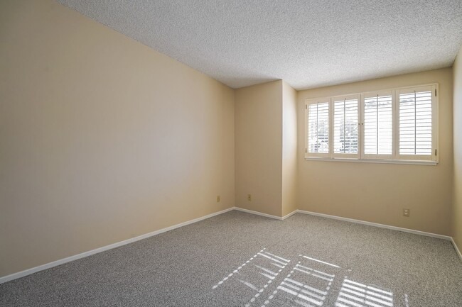 Building Photo - 10612 Rose Cir