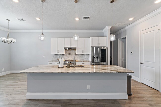 Building Photo - 2298 SE Pear Ln