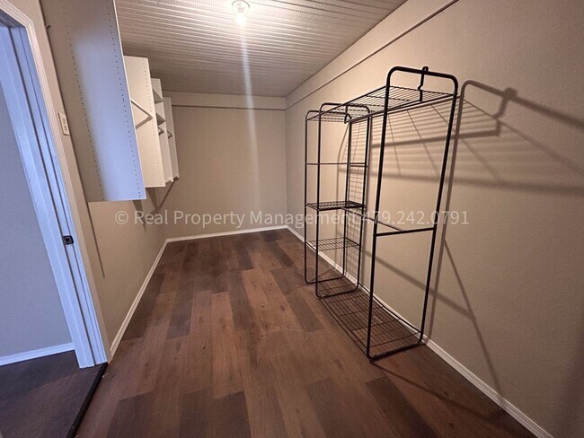 Building Photo - Arkoma Cutie! 2 Bed 1 Bath on giant corner...