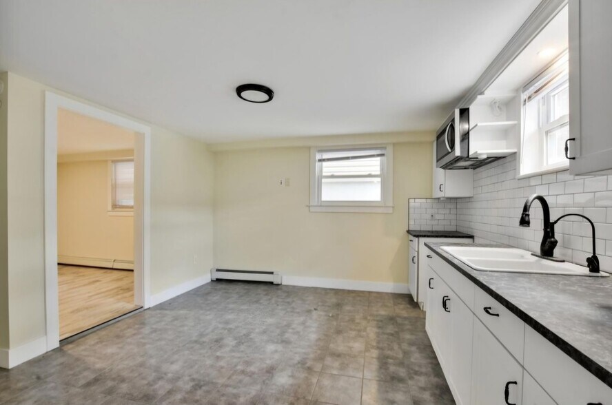 Kitchen - 728 Golden Ave