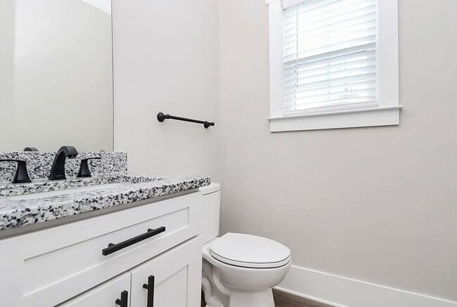 Building Photo - Stunning 3BD/2.5BA Home in Charlotte!