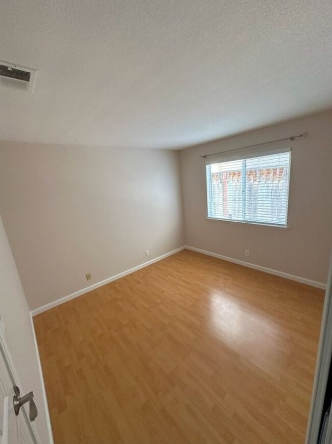 Building Photo - Nor Cal Realty, Inc. - 3 Bedroom 2  Bath w...