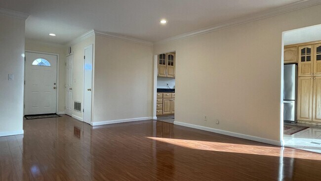 Building Photo - 960 Branham Ln