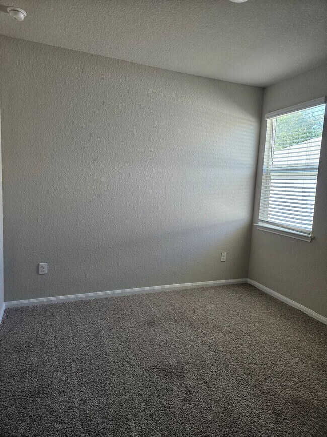 Building Photo - 4-Bedroom Home for Lease – Hutto, TX