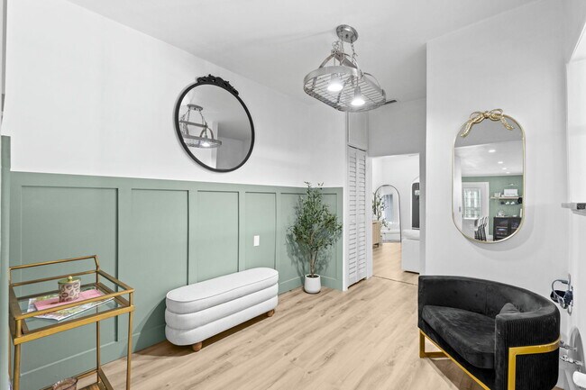 Building Photo - 715 Kaye St