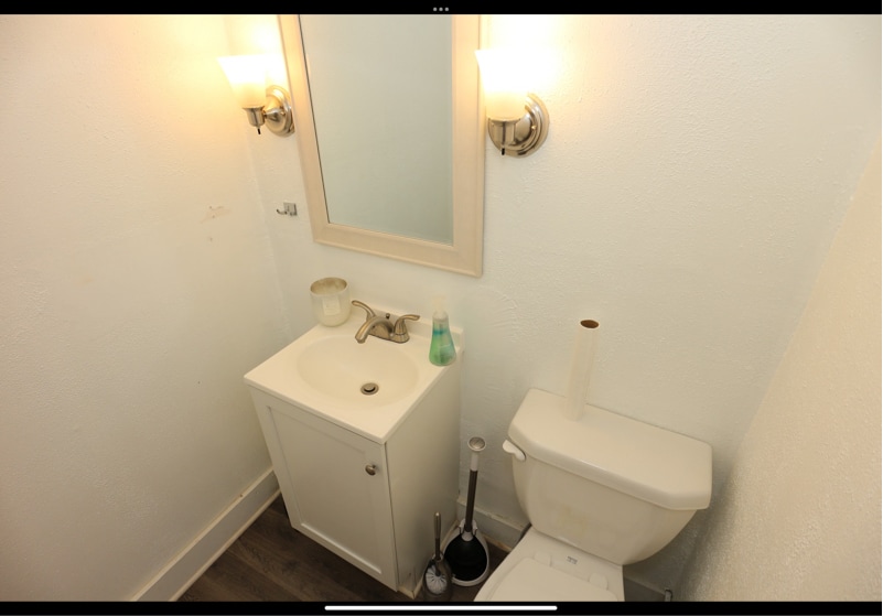 Building Photo - 2861 S Roena St