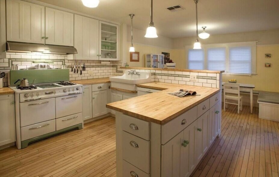 Kitchen - 305 25th Street