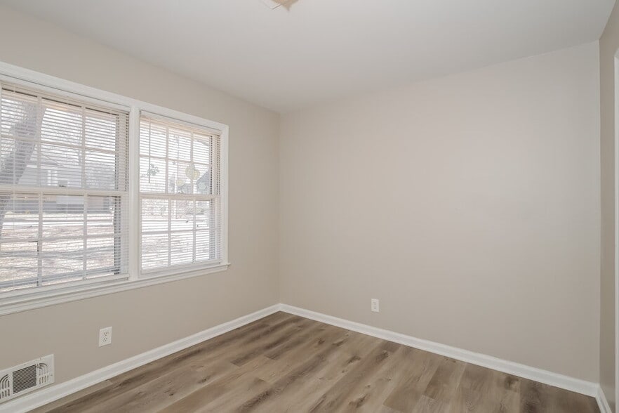 Building Photo - 3276 Elm St