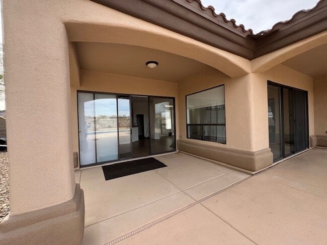 Building Photo - 3 BR on the GOLF COURSE with POOL-Laughlin Ranch with views