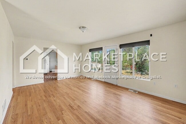 Building Photo - 3610 Oneida St