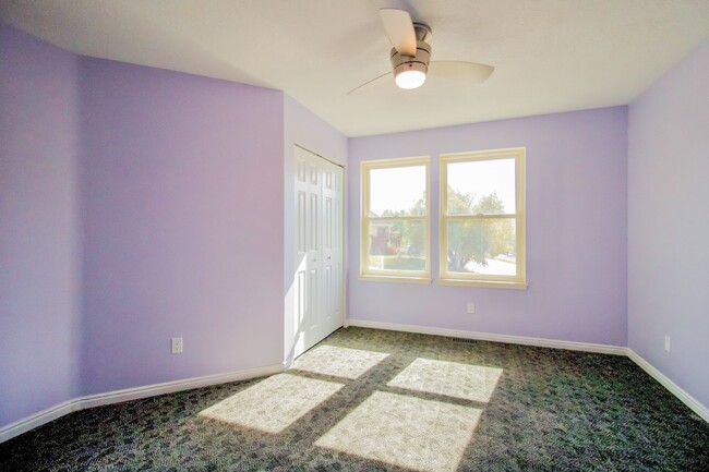 Building Photo - "Luxurious 5-Bedroom Eden Retreat with Sce...