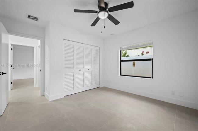 Building Photo - 1041 W Lakewood Rd