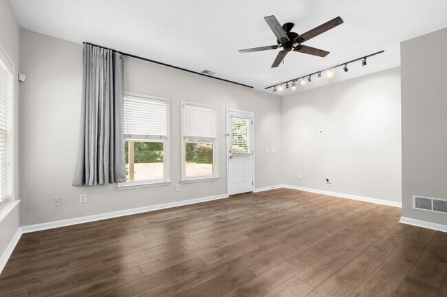 Building Photo - 2301 Marion Walk Dr SE
