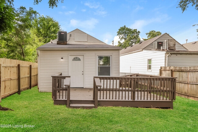 Building Photo - 529 Wainwright Ave