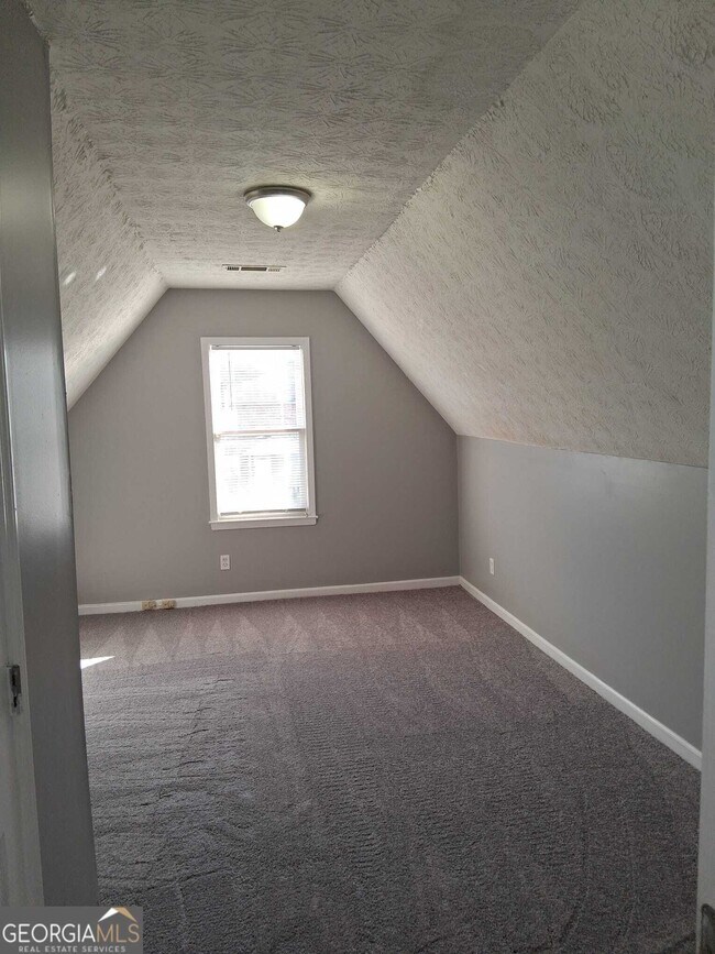 Building Photo - 2798 Country Ct SE