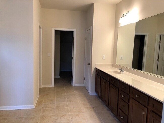 Building Photo - 5315 Mirror Lake Dr