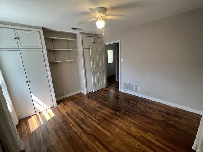 Building Photo - 920 E Walnut St