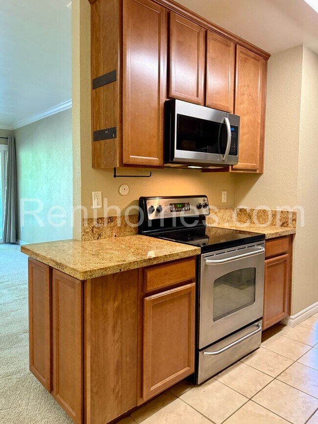 Building Photo - 9929 Azuaga St