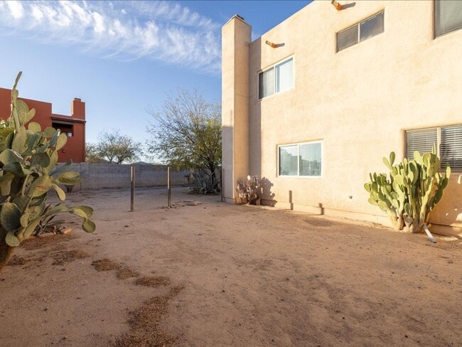 Building Photo - 3 Bedroom 2.5 Bath Two Story Home