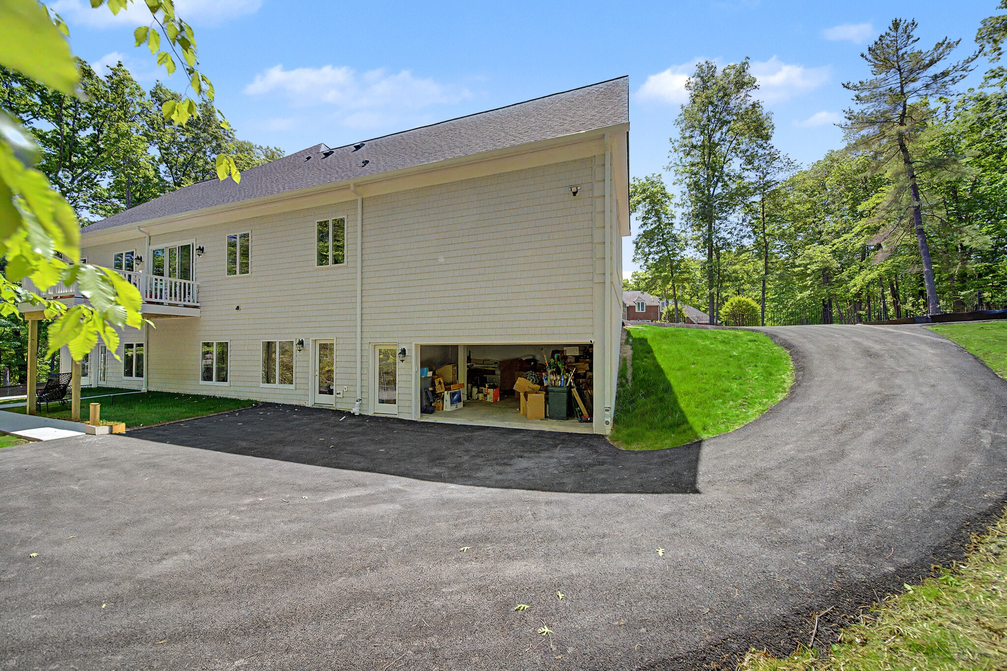 Building Photo - 10205 Sorrel Ave