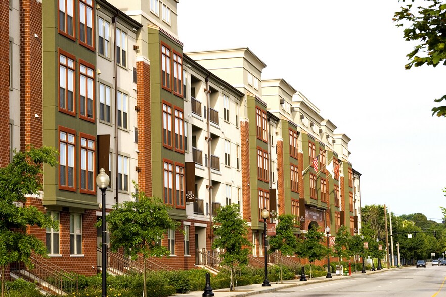 Building Photo - 1000 Providence Pl