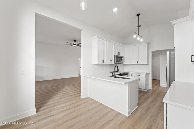 Building Photo - 15738 Northside Dr E