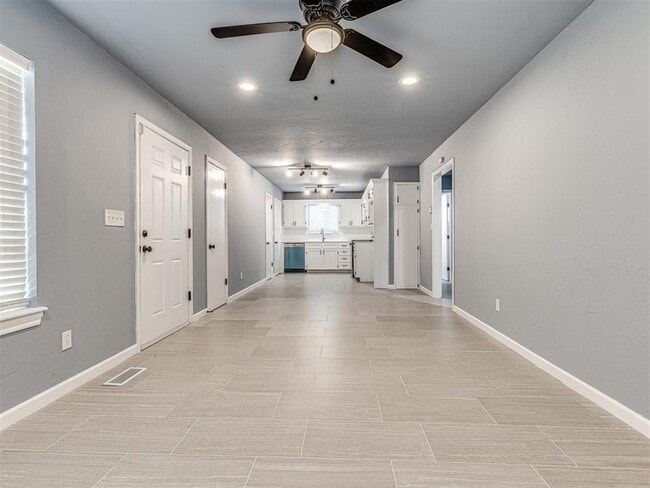 Building Photo - 14008 Gateway Dr