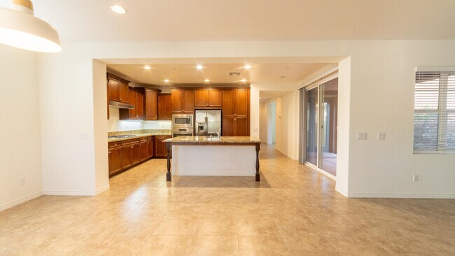 Building Photo - 570 Calle Vibrante