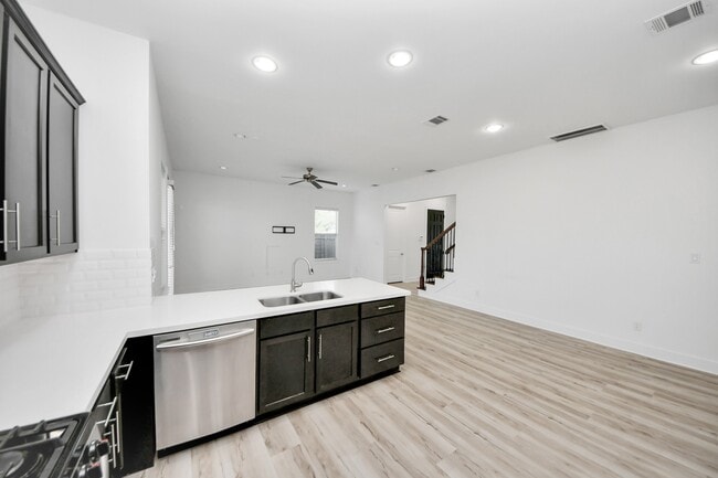 Building Photo - 8821 Hollister Pine Ct