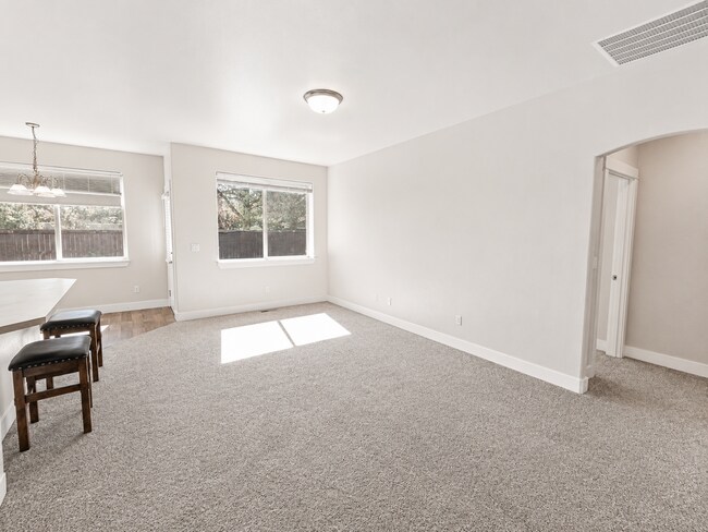 Building Photo - Spacious 3BR Home with Private Yard Near Alpenglow Park
