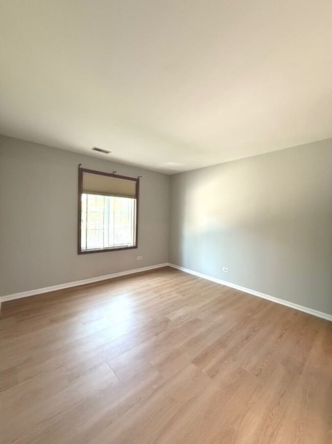 Building Photo - Beautiful 2 bedroom 2 Bathroom townhome