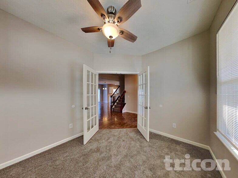 Building Photo - 10348 Hunters Crossing Blvd