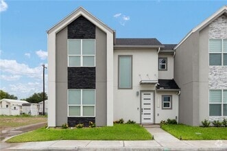 Building Photo - 714 W Seminole Ave