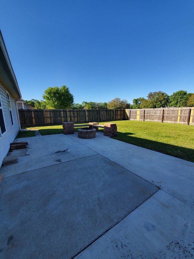 Building Photo - Charming 3-Bedroom Home in Valdosta, GA - Perfect for You and Your Furry Friends!