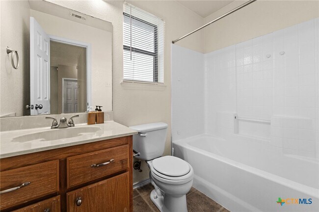 Building Photo - 1908 Cline Dr