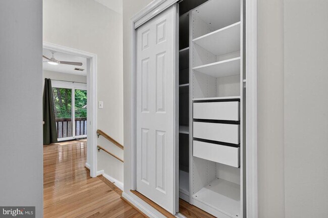 Building Photo - 122 Sanborn Pl