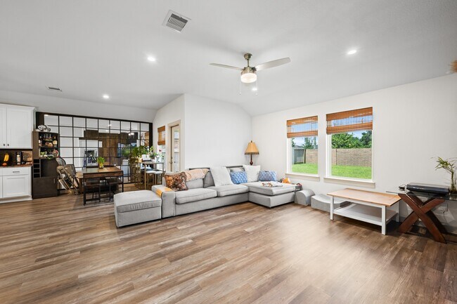 Building Photo - 1054 Great Barracuda Ln
