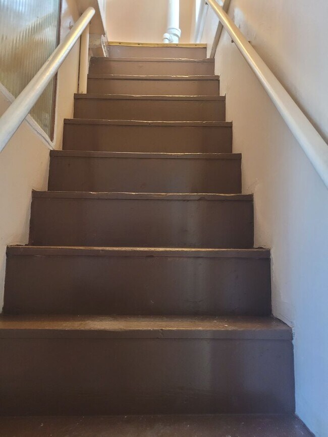 Building Photo - 24 Valley St